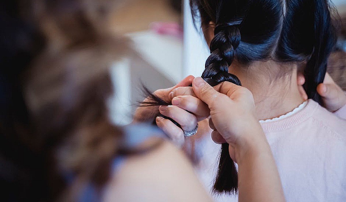 Carolyn Bessette Kennedy: Sekrety fryzury ikony stylu w nowej adaptacji