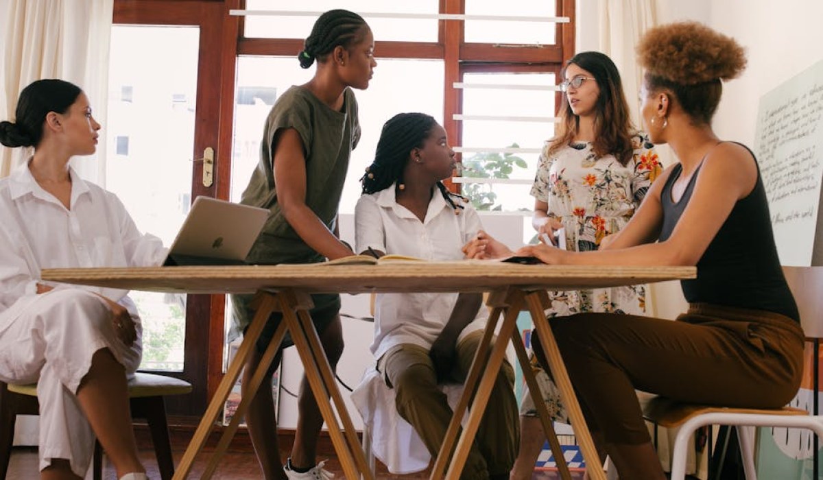 Estée Lauder w rozmowach z Puig w sprawie potencjalnego połączenia biznesowego