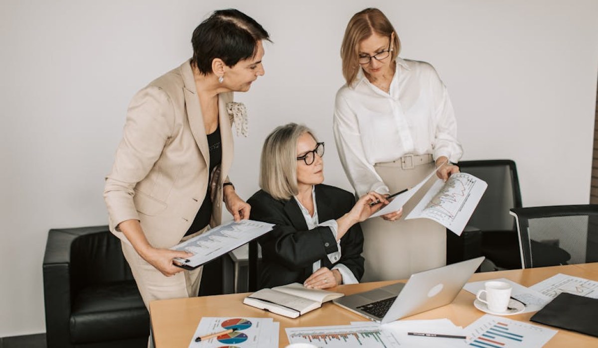 Przegląd tygodnia w globalnym przemyśle kosmetycznym: Inwestycje, fuzje i innowacje naukowe