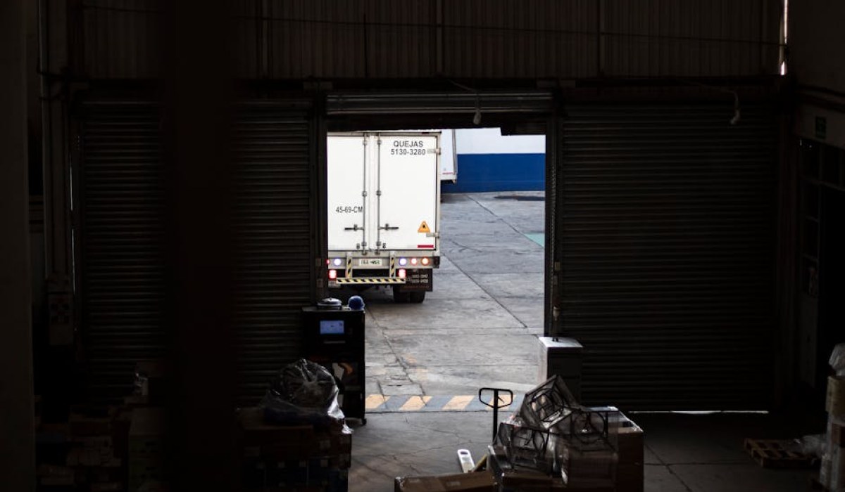 Amazon i USPS przedłużają strategiczną współpracę. Ponad miliard przesyłek rocznie